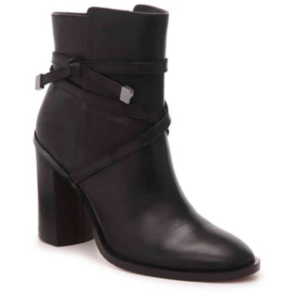 🎊NIB - VINCE CAMUTO- Gurleen2 Black Leather Booties -Never worn!!🌺